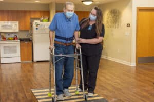 physical therapist with a resident at Patewood Post Acute